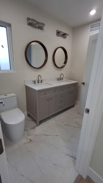 Building Photo - 4377 Charlemont Ave