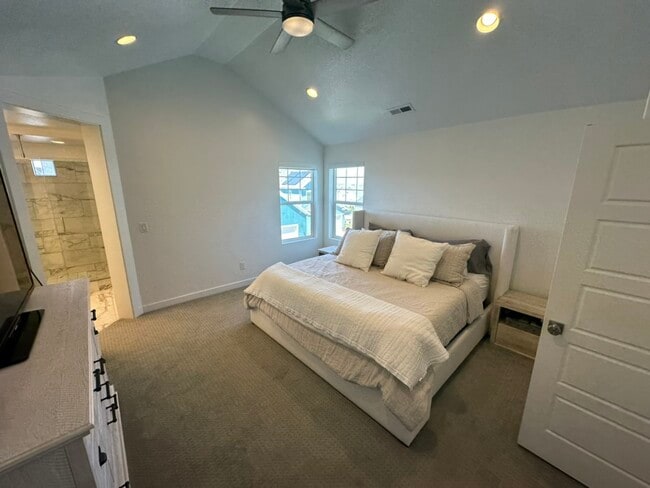 Building Photo - 6442 Bethany Way