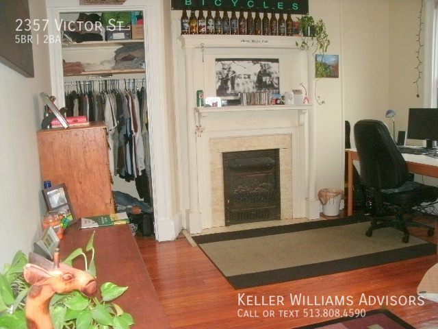 Building Photo - 2357 Victor St