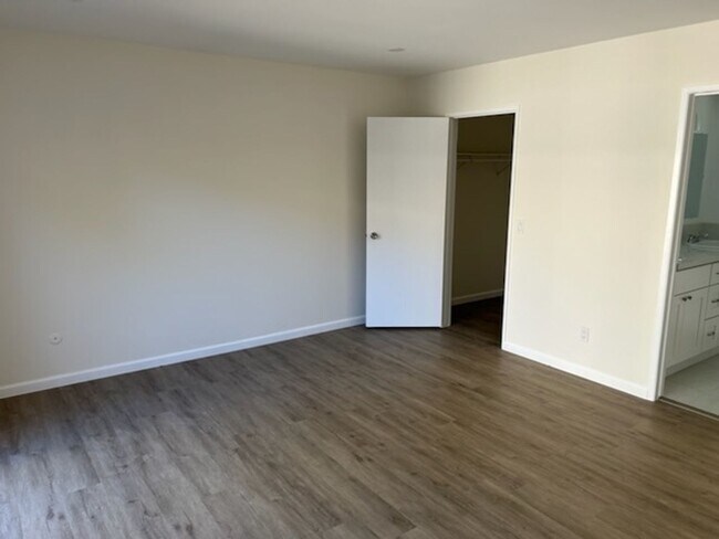Building Photo - 4BD/$5650 MO/ 1 STORY HOME/WESTLAKE VILLAGE