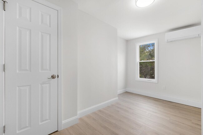 Building Photo - 173 Van Horne St