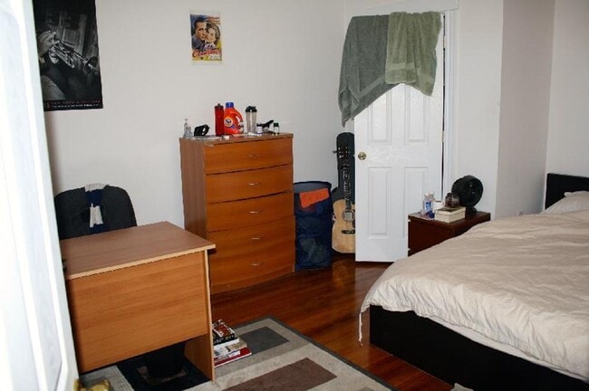 Building Photo - Amazing 4 Bedroom Apartment available 9/1/26