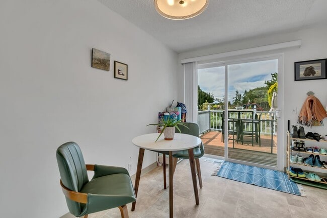 Building Photo - Panoramic View Living in Des Moines