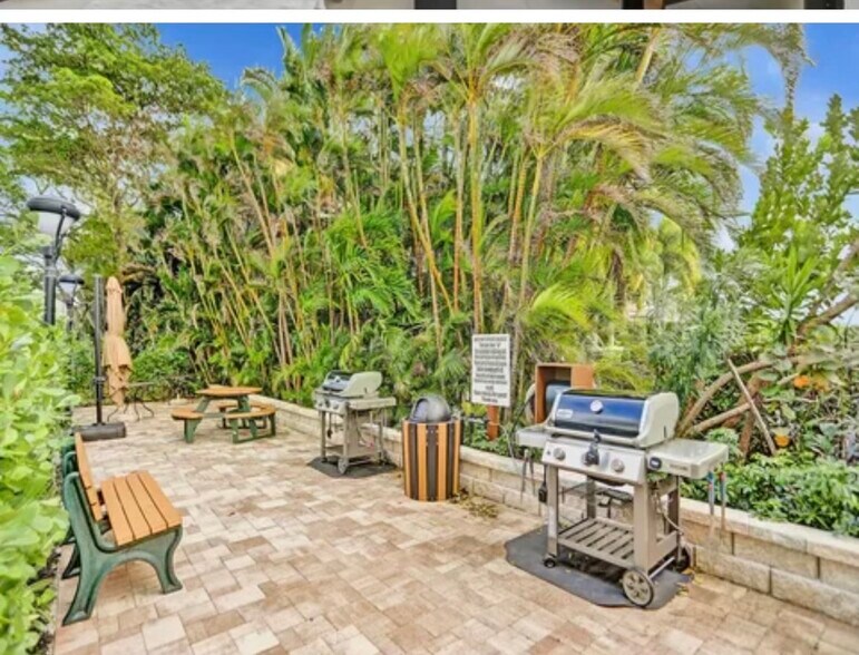 Building Photo - 3912 S Ocean Blvd