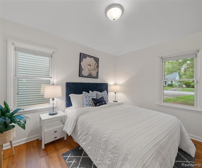 Building Photo - 2017 Harding Ave