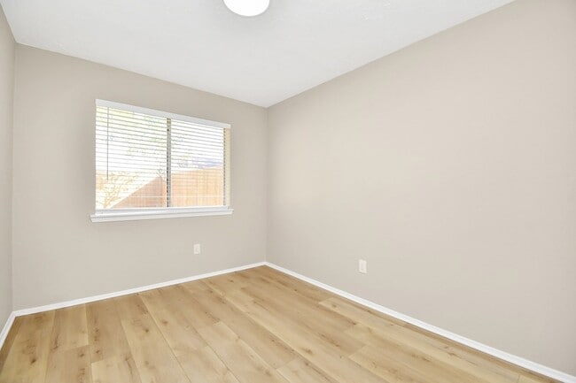 Building Photo - 10023 King Ranch Ln