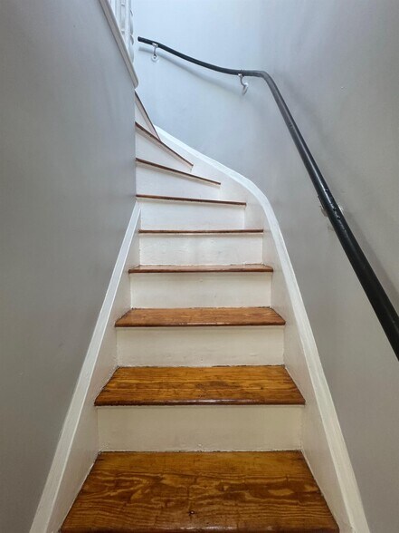 Building Photo - 516R Somerville Ave