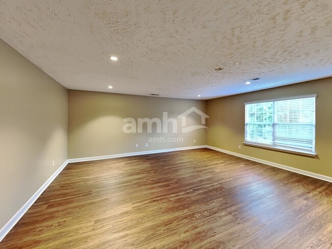 Building Photo - 3404 Bent Wood Cv