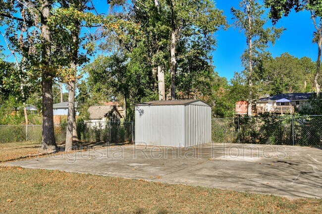 Building Photo - 4505 Colonial Rd
