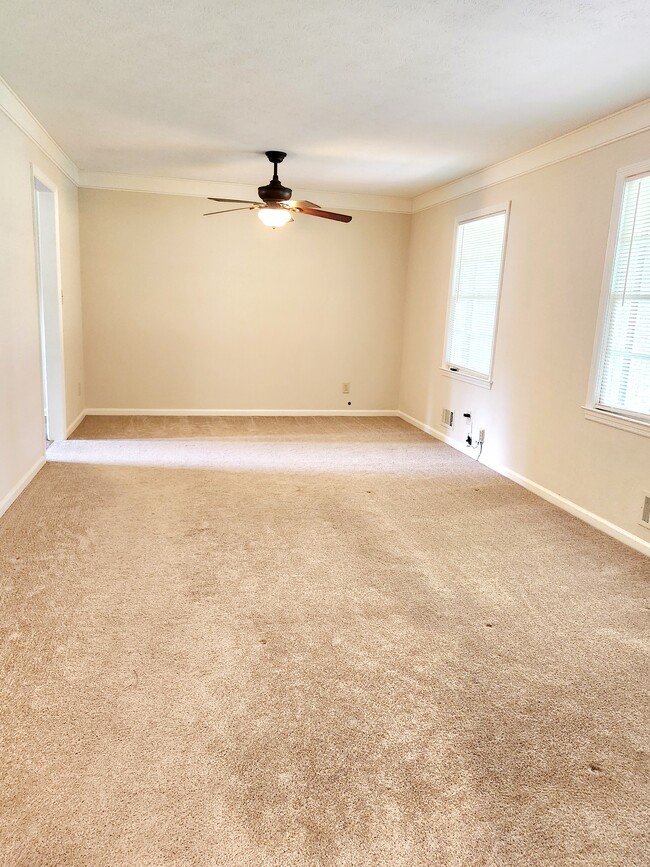 Building Photo - 1482 Wesley Dr