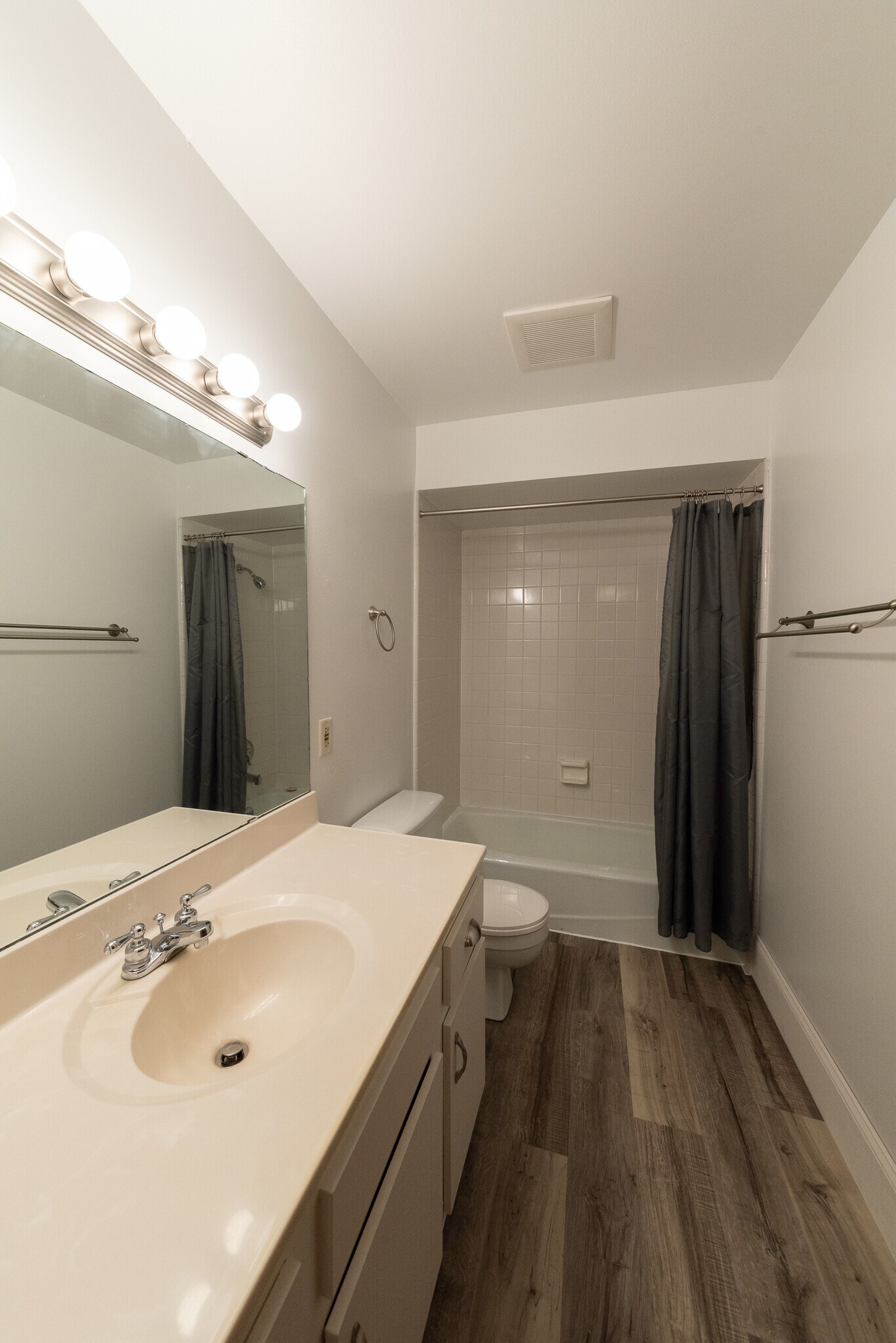 Full Bath - 5312 Trafalger Pl