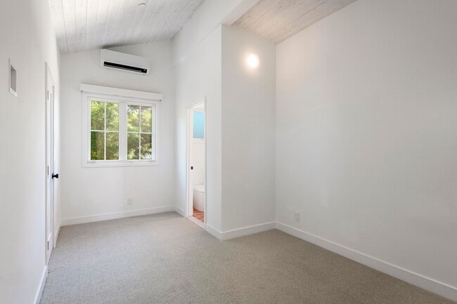 Building Photo - 1323 Alta Vista Rd