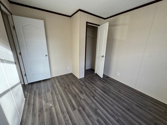 Building Photo - 48582 Lakeview E