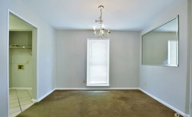 Building Photo - 3 Bedroom 2 Bath- back yard covered patio