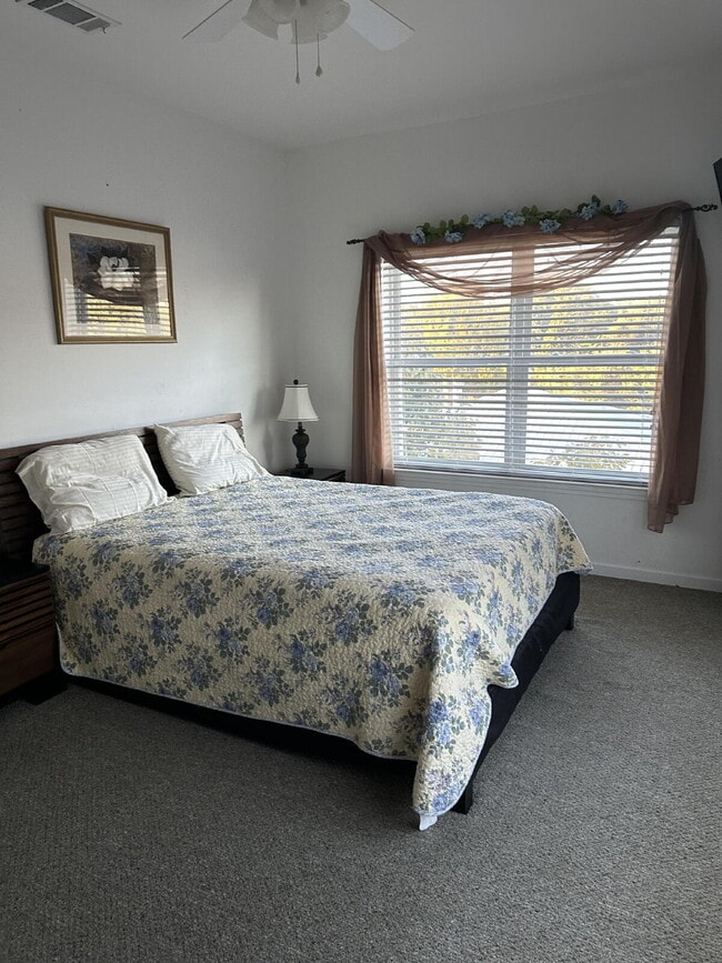 Building Photo - Great 3/2 Fully Furnished-TDY Welcome!!