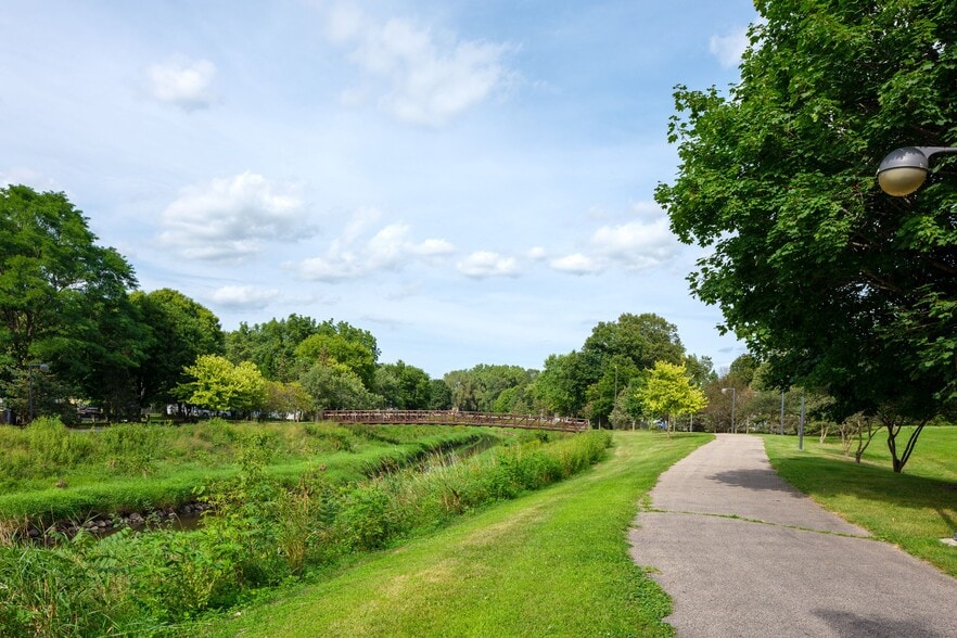 Nearby walking path - 525 8th St NW