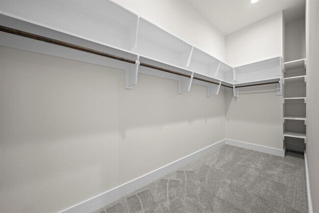 Building Photo - 4525 Davenport St