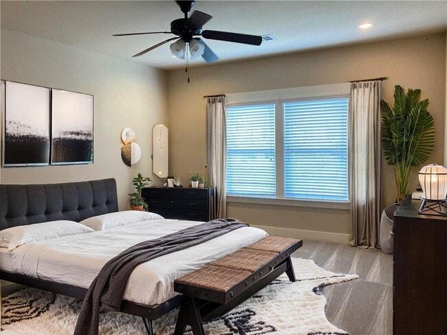 Building Photo - Spacious unit at Sunset Ridge Condos in Tw...