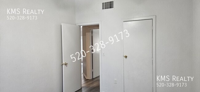 Building Photo - 1616 N Mohave Ave