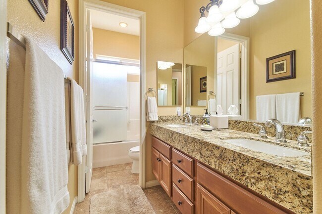 Building Photo - 43424 Bordeaux Dr