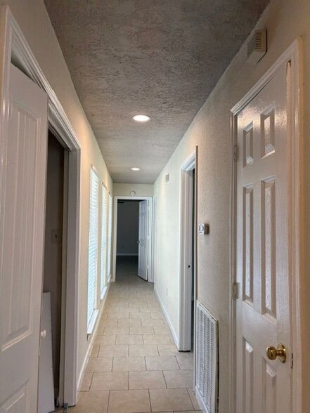 Building Photo - 16030 Blackhawk Blvd