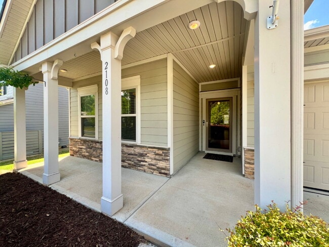 Building Photo - LIKE NEW IN WEDDINGTON SCHOOLS