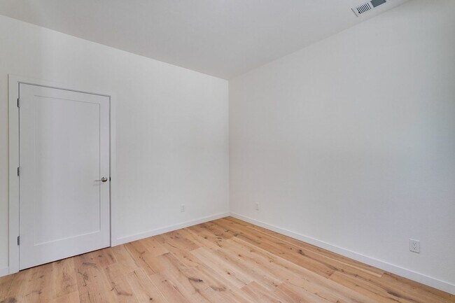 Building Photo - Brand New 2 Story, 3 Bed, 3 Bath Townhome ...