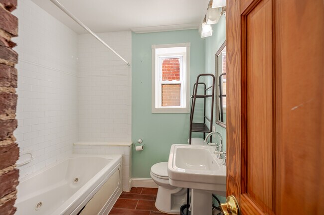 Building Photo - 21 17th St SE