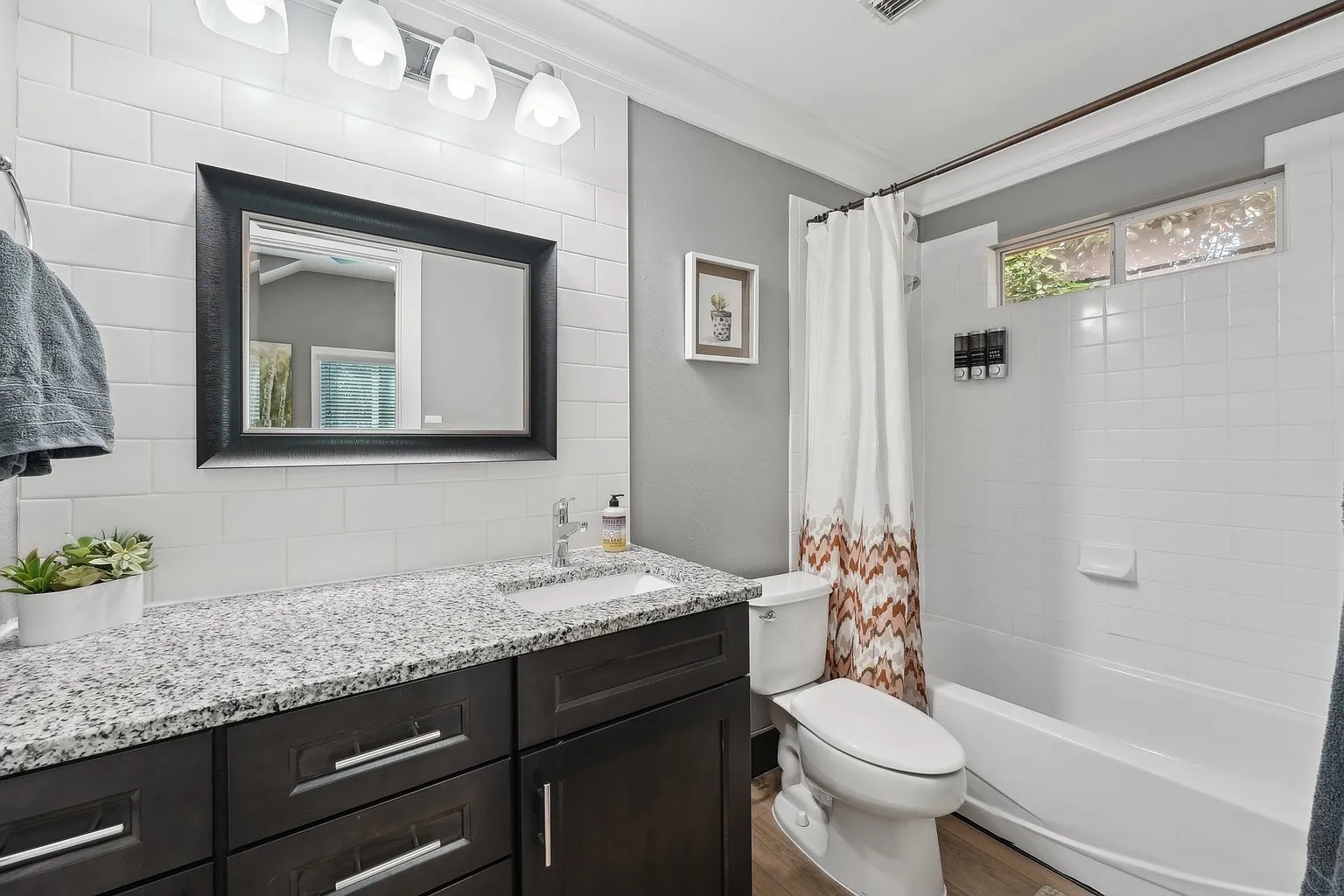 Building Photo - Room in House on Rosewood Ct