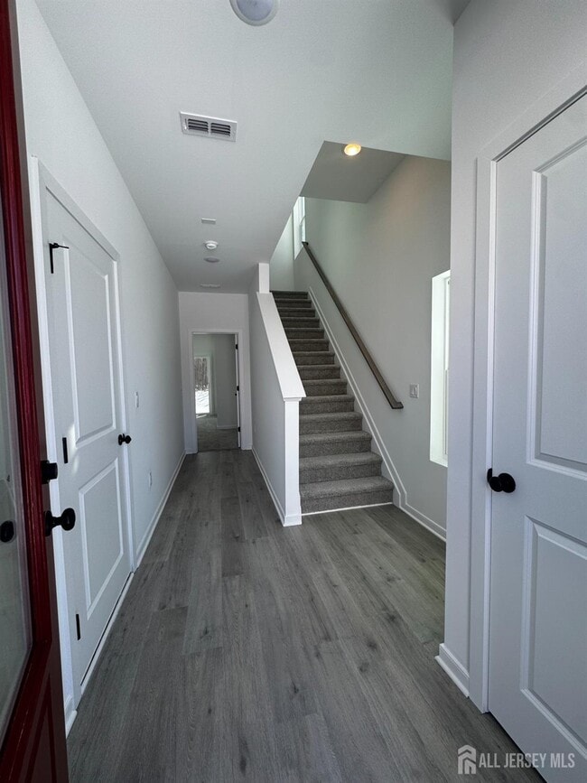 Building Photo - 59 Basswood St