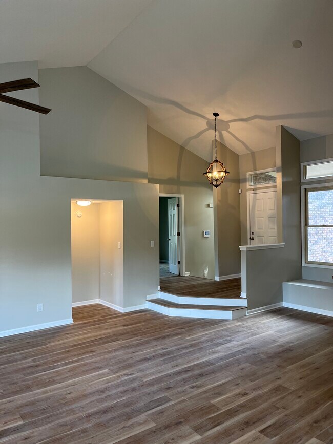 Building Photo - 10728 Lexington Dr