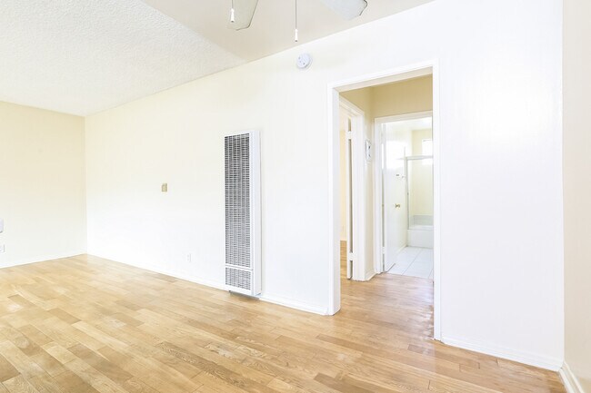 Building Photo - 2611 Ocean Ave