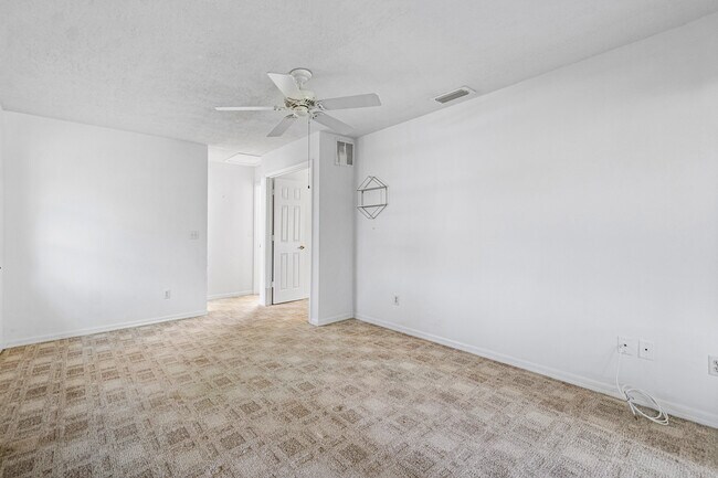 Building Photo - 2041 SE Floresta Dr