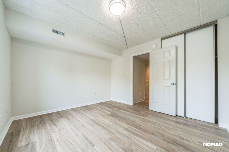 Building Photo - 505 Deer Run