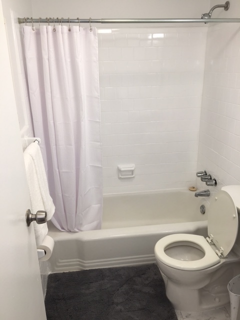 bathroom - 1931 N Cleveland St