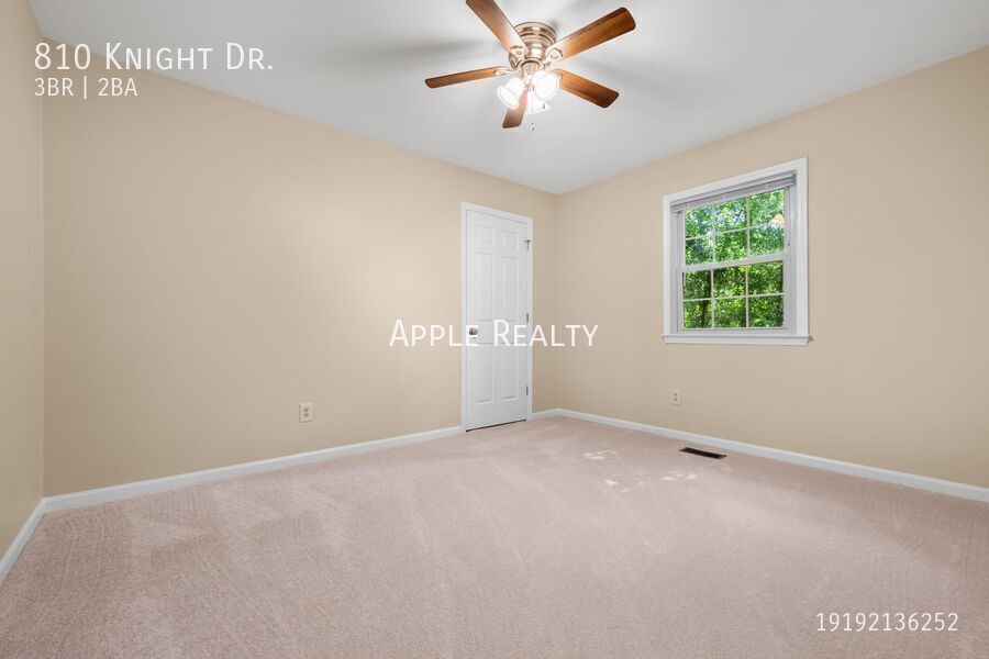 Building Photo - 810 Knight Dr
