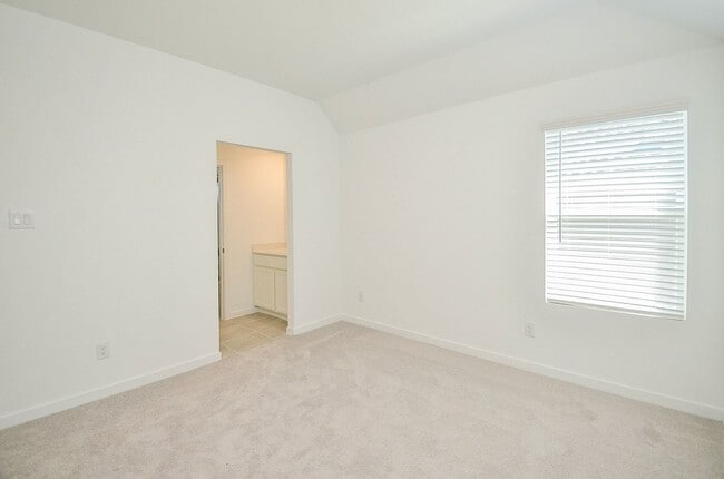 Building Photo - 2708 Pne Blf Dr