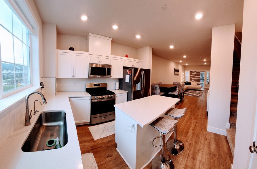 Building Photo - 16065 NW Frog Ln