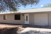 Building Photo - Large Backyard