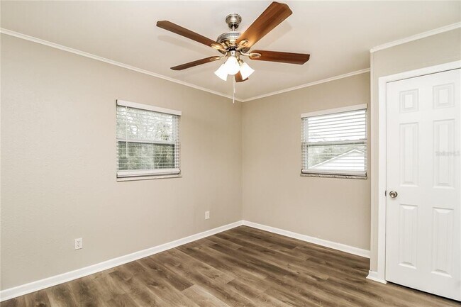 Building Photo - 701 Palm Springs Dr