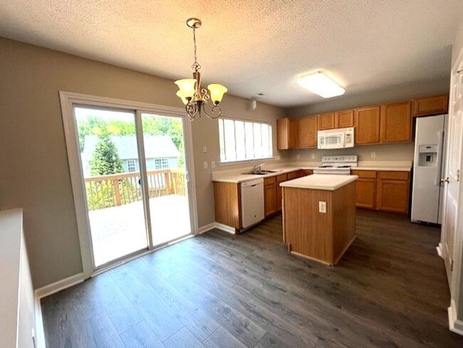 Building Photo - ~~ 4-Bedroom Beauty in Mebane ~~