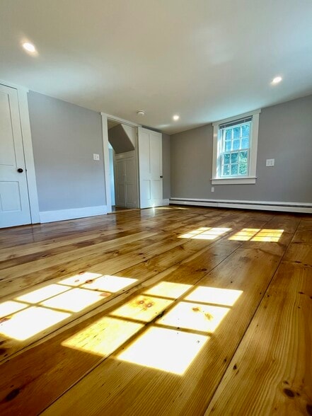A view of the main bedroom looking toward the hall. - 20 Chapel St