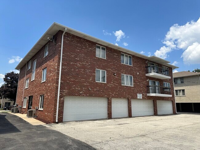 Building Photo - 9529 Minnick Ave