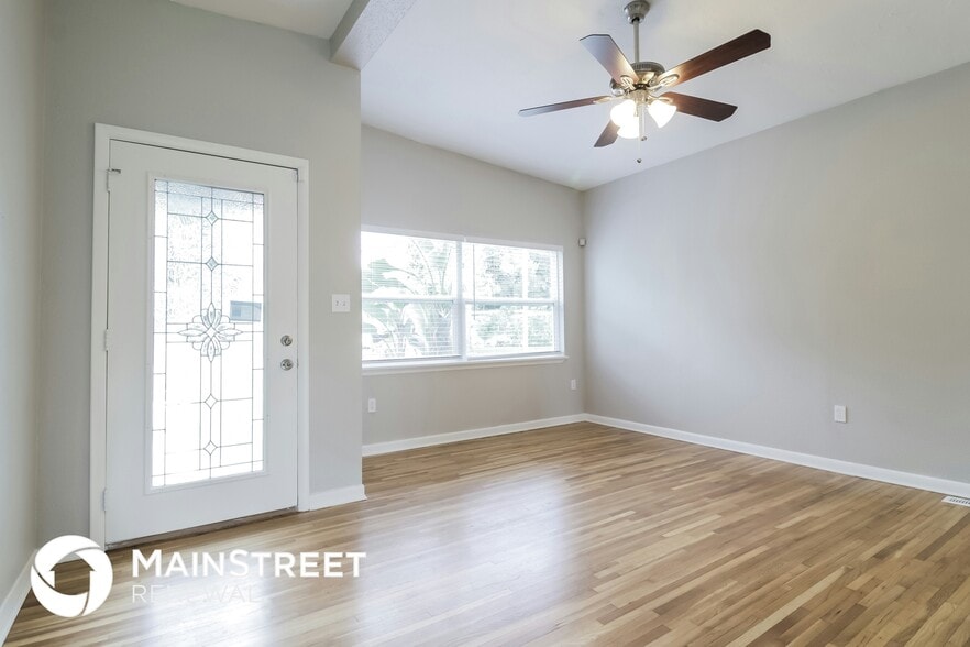 Building Photo - 3404 Paris Pl