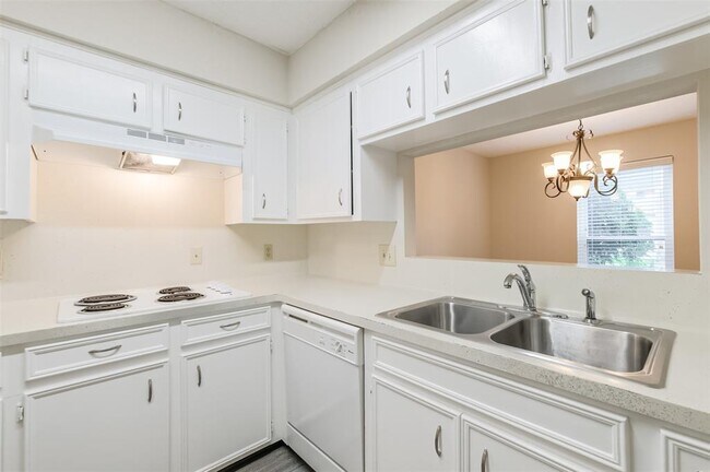 Building Photo - 3004 Beecave Dr