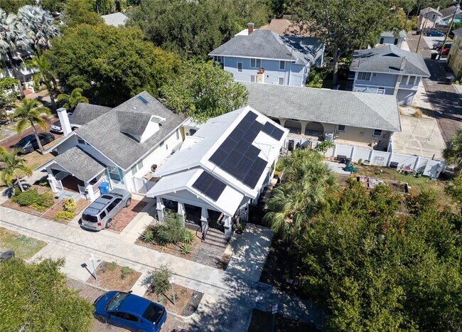 Building Photo - 747 2nd St N