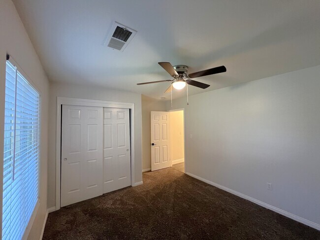Building Photo - 12115 Fairburn Way