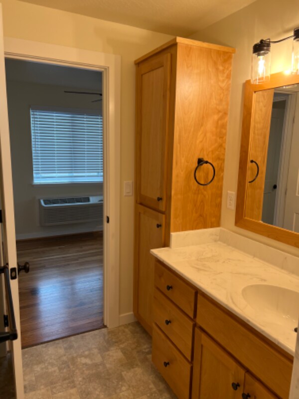 Building Photo - 31 Elm St