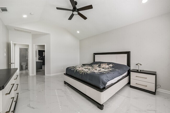 Building Photo - 2315 Bending Spring Dr