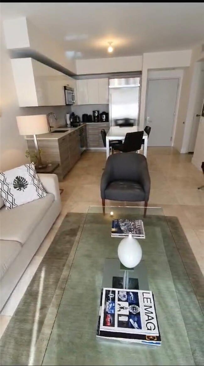 Building Photo - 1300 Brickell Bay Dr
